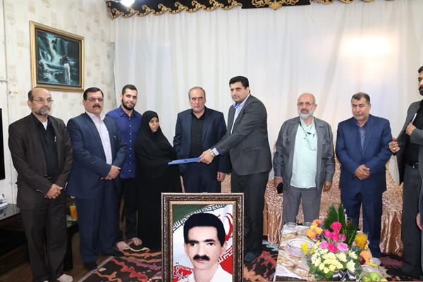 دیدار مسئول امور ایثارگران وزارت ارتباطات با خانواده شهدا و ایثارگران شرکت ها و سازمان های تابعه استان خوزستان