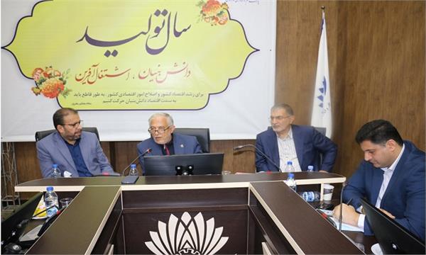 ارتقای سطح کیفی آموزش نیروی انسانی در حوزه IT / ورود شرکت‌های جوان به بازار ماموریت اصلی ماست